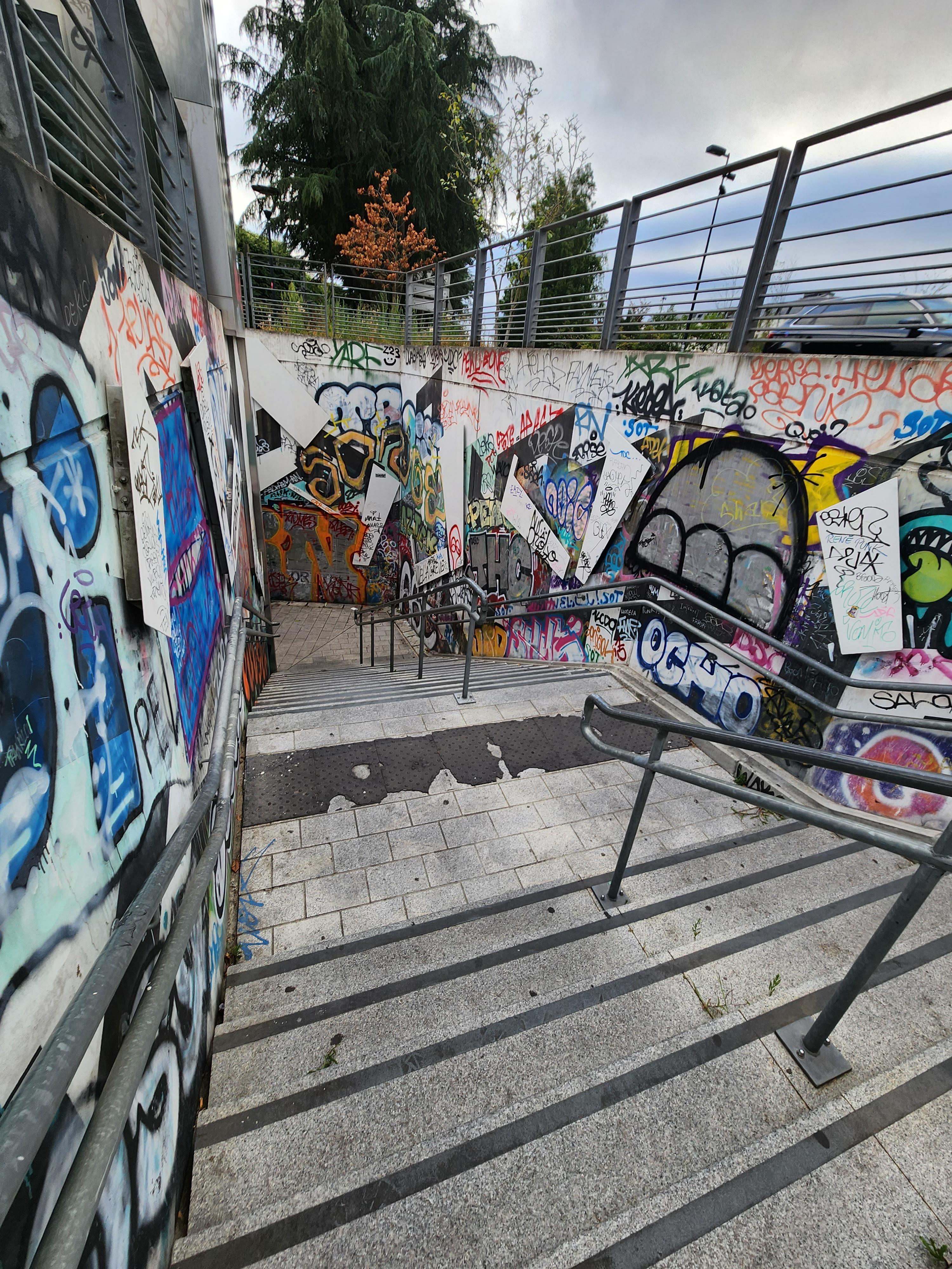 very painted tunnel in Nantes